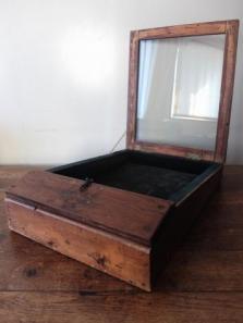 Display Case (A1023)
