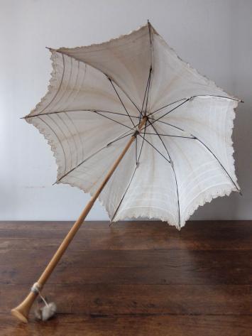 Antique Umbrella (A0822-02)