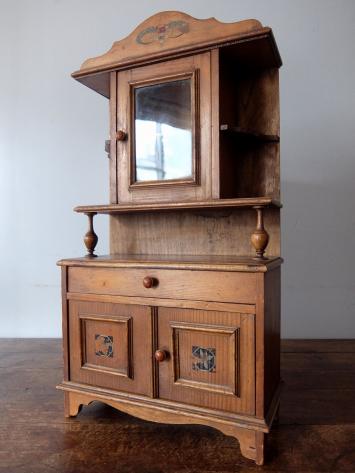 Doll's Cabinet (A0822)