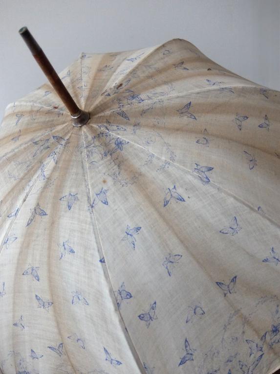 Antique Umbrella (A0822-03)