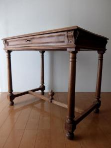 French Table (B0822)