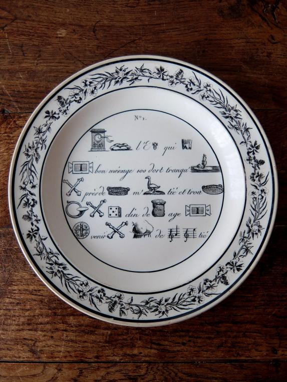 Montereau Grisaille Rébus Plate (B1019-02)