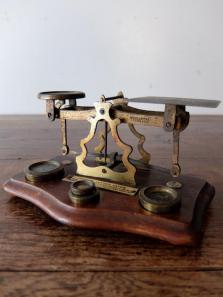 Letter Scale (A1019)