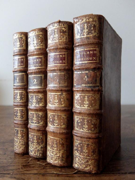 Antique Books (4 pcs) (B1122-01)