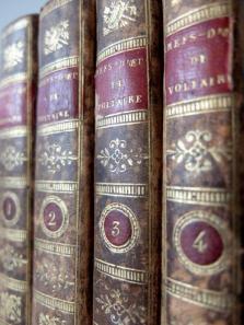 Antique Books (4 pcs) (B1122-02)