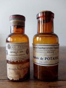 Medicine Bottle (A0822-02)
