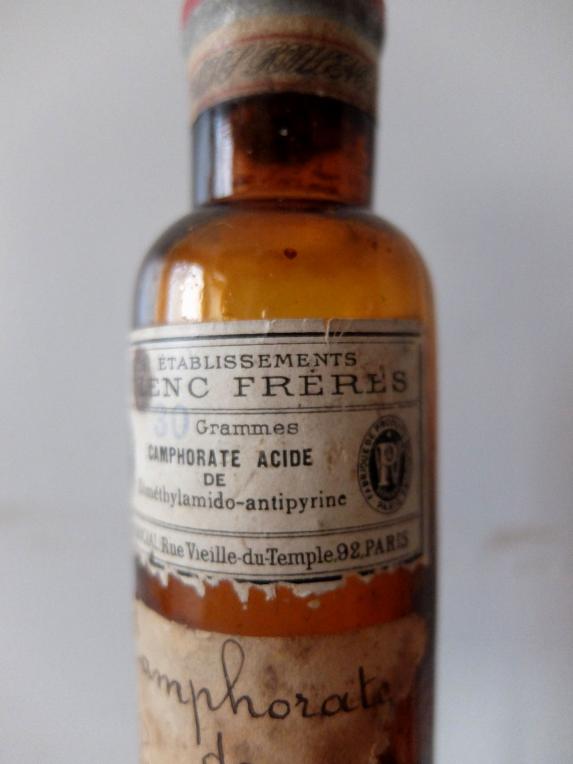 Medicine Bottle (A0822-02)