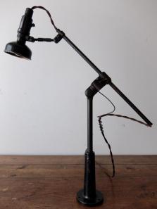 Singer Lamp (A1118)