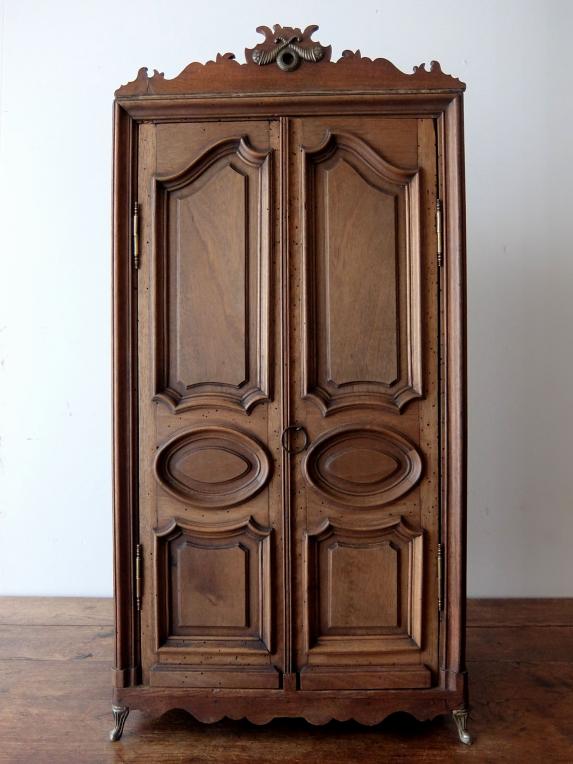 Doll's Armoire (A1018)