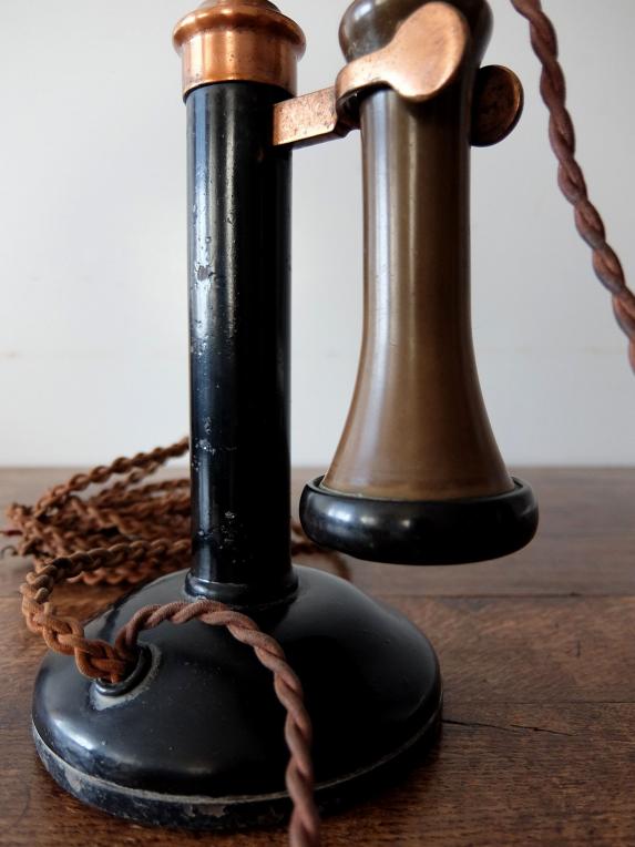 Antique Telephone (A1220)