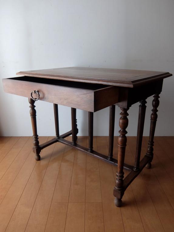 French Table (A0822)