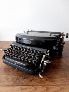 Typewriter (A1220)