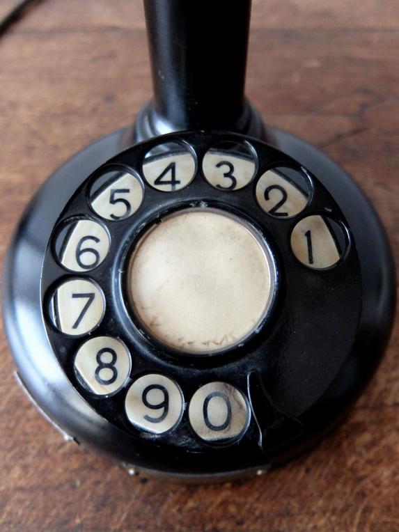 Antique Telephone (B1220)