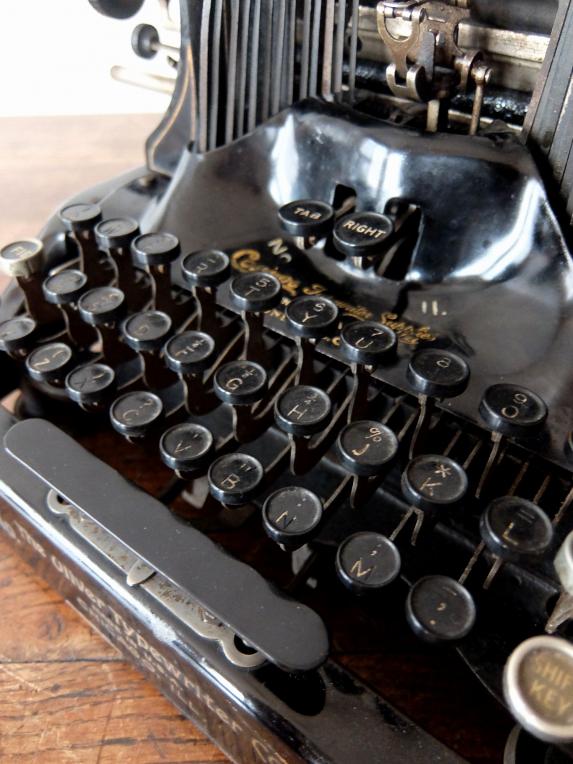 Typewriter (A1222)