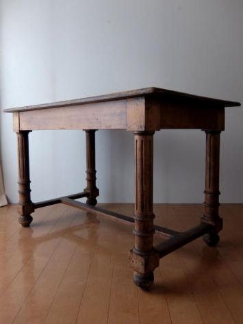 French Table (A1019)