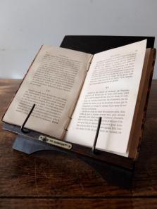 Wooden Book Stand (A1220)
