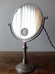 Shaving Mirror with Lamp (B1118)